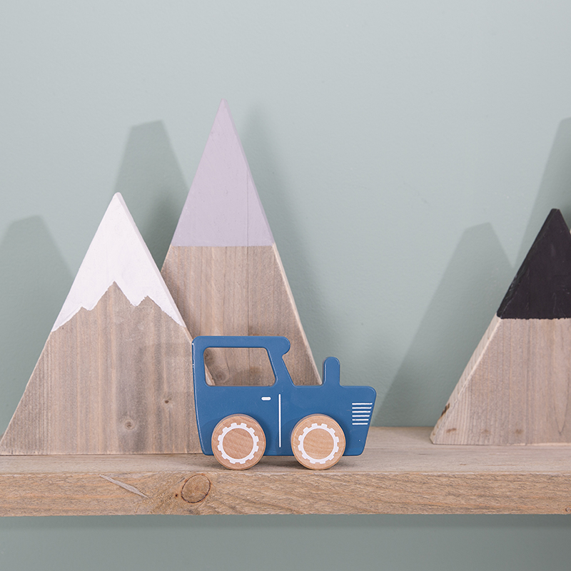 4362 wooden tractor