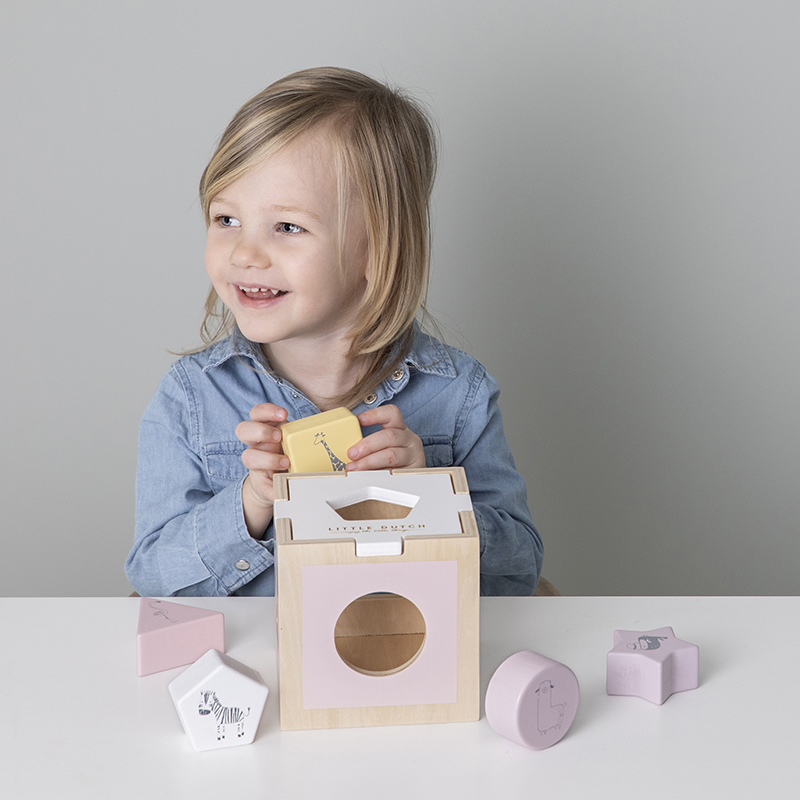 4458 - wooden shape sorter - pink - 4