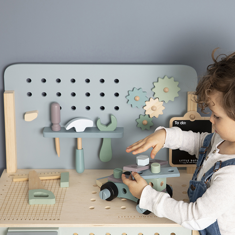4448 - wooden play workbench 17