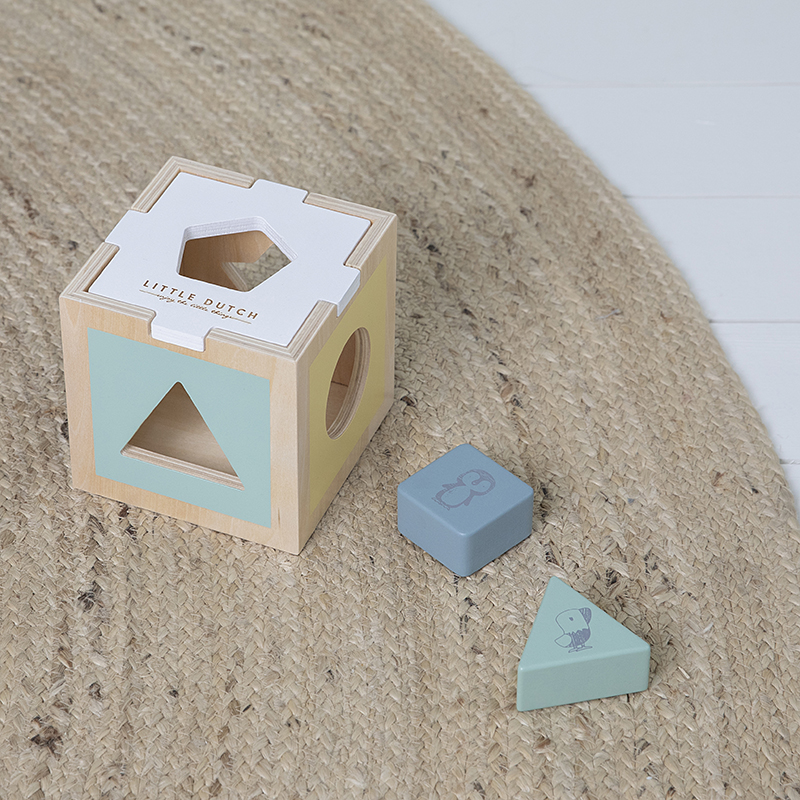 4459 - wooden shape sorter - blue - 15