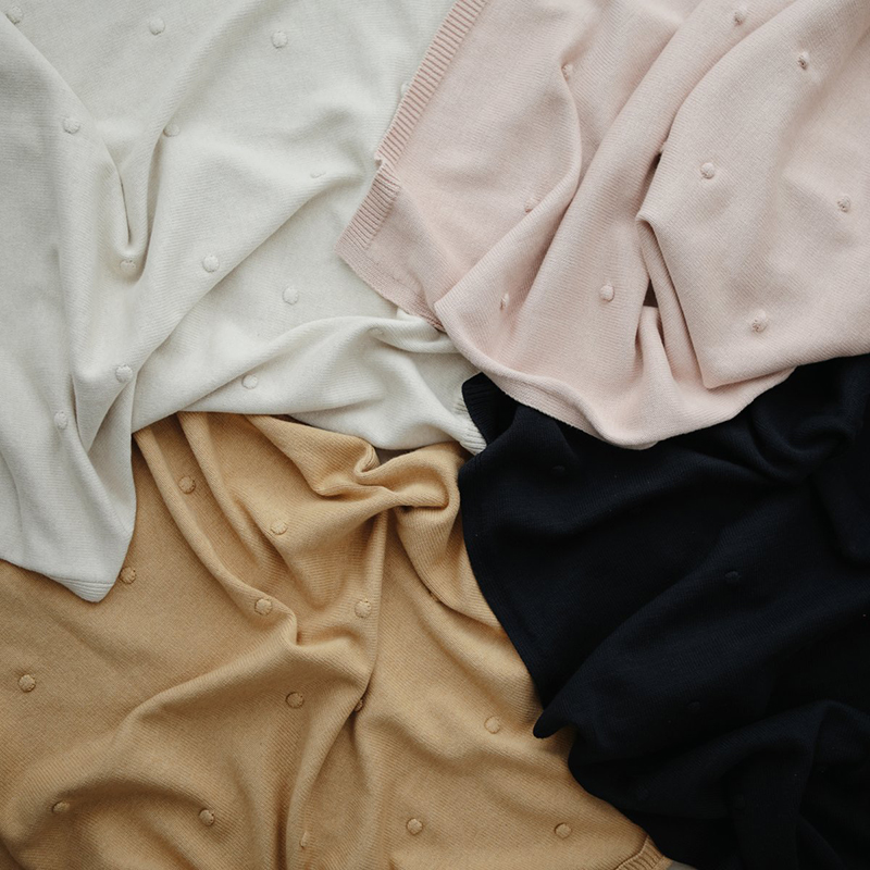 Blankets_full-20_dd4380f9-50b6-43c0-8652-ab070395f563_1200x
