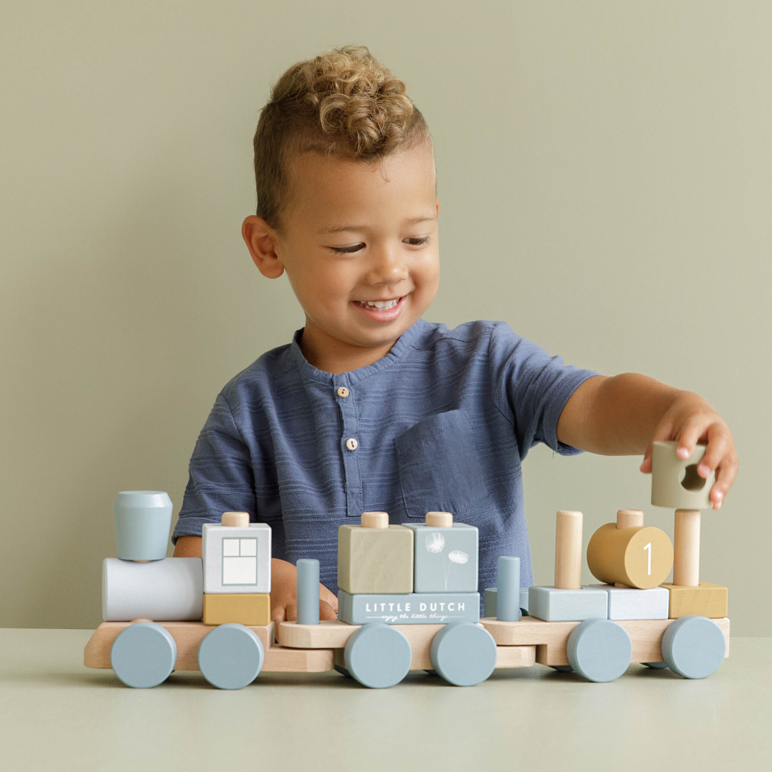 LD7036 - Stacking Train Blue (58)