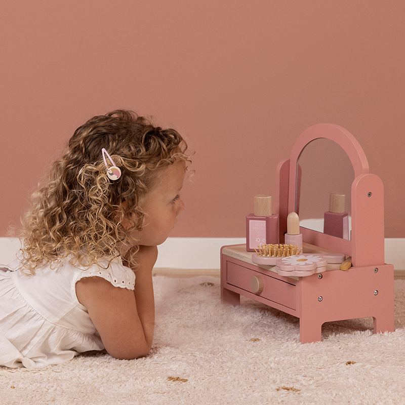 LD7062 - Make-Up Table (11)