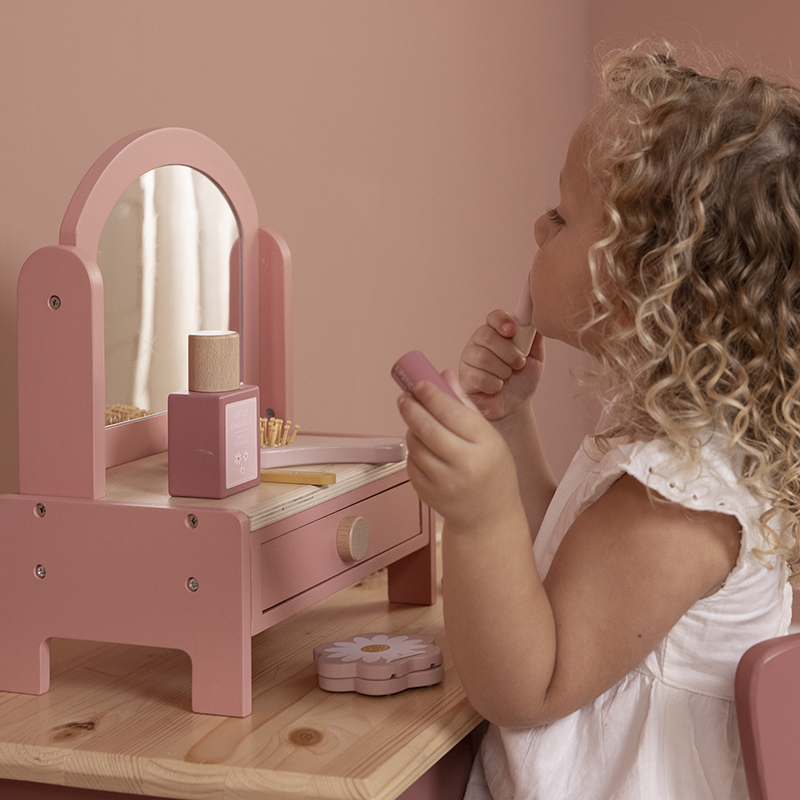 LD7062 - Make-Up Table (15)
