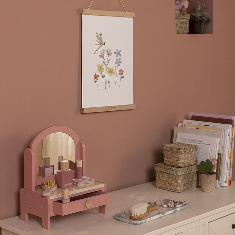 LD7062 - Make-Up Table (2)