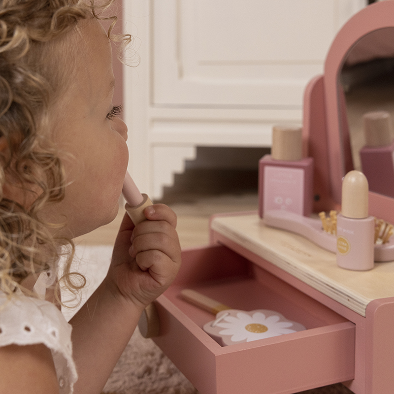 LD7062 - Make-Up Table (8)