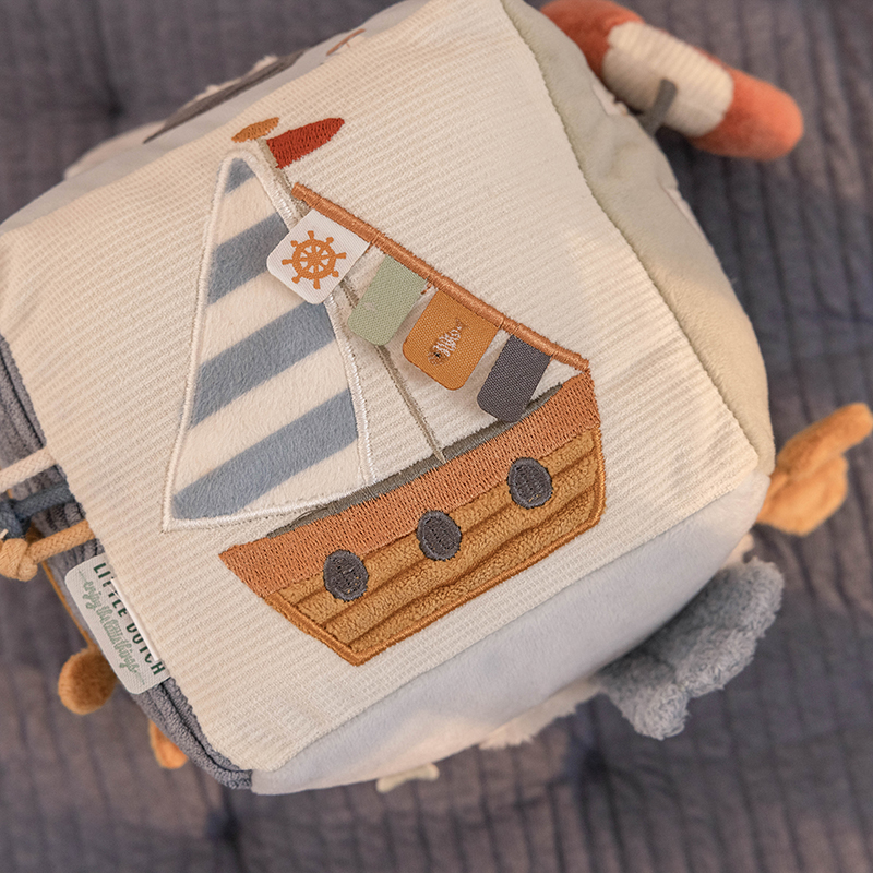 LD8609 - Activity Cube - Sailors Bay (1) (1)