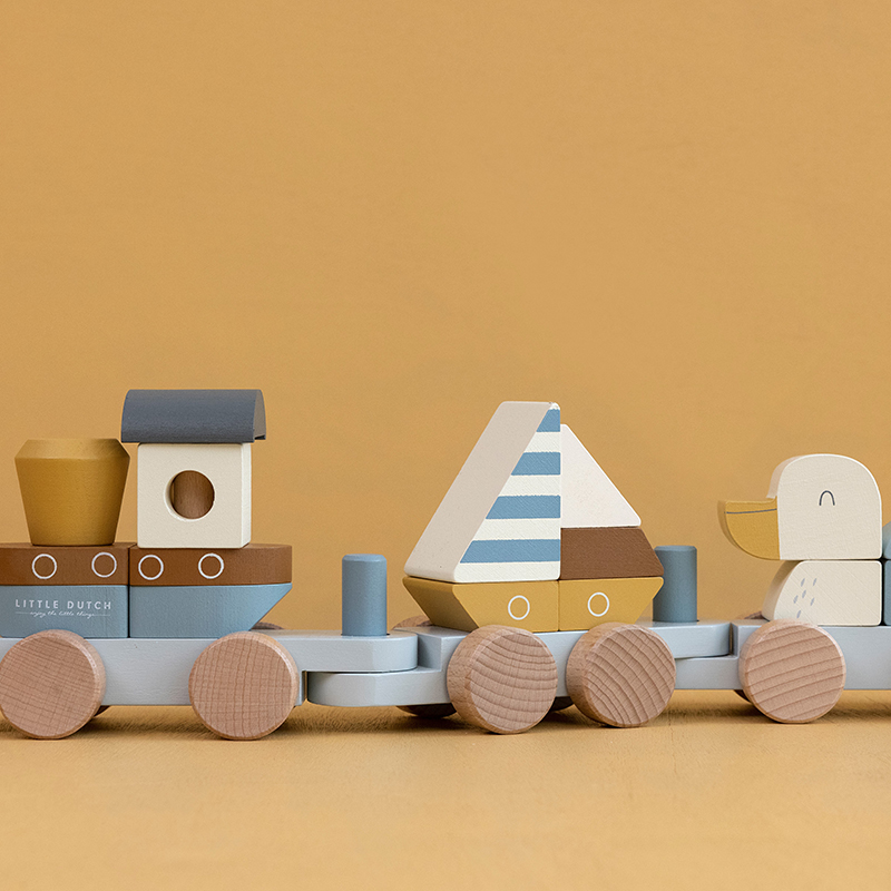 LD7068 - Stacking Train - Sailors Bay (2)