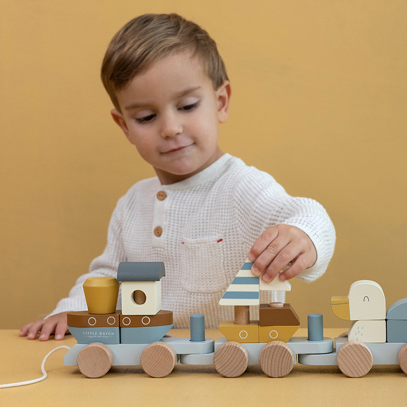 LD7068 - Stacking Train - Sailors Bay (4)