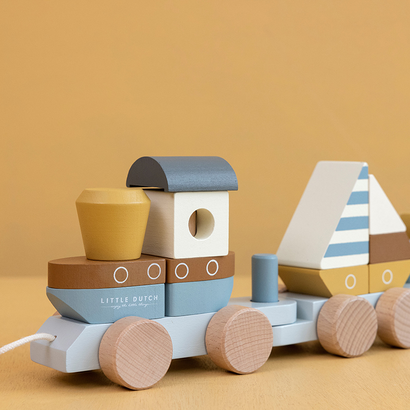 LD7068 - Stacking Train - Sailors Bay (6)