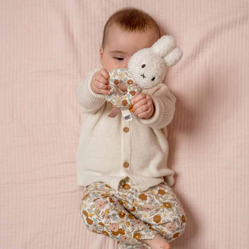 NIJN761 - Vintage flowers rattle (1)